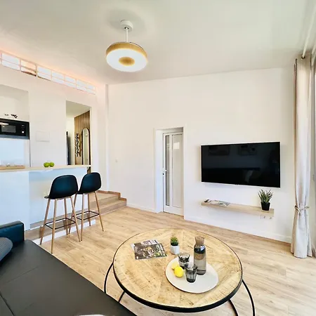 아파트 Paulmarie Miraverde 아데제